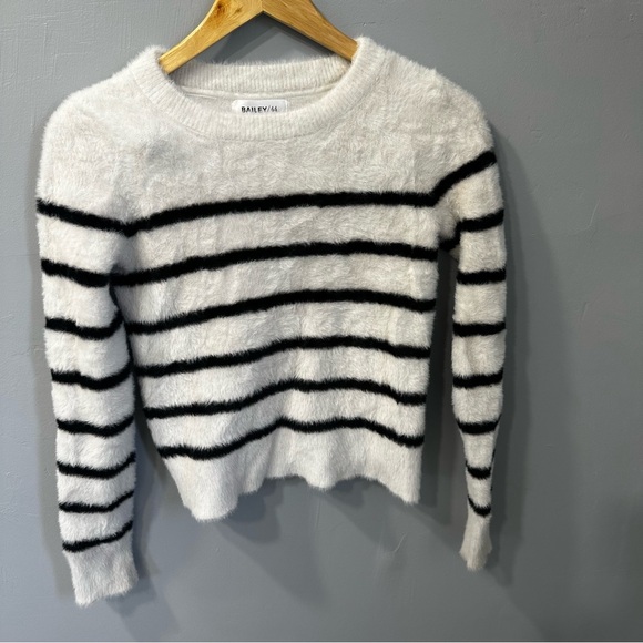 SALE! Bailey 44 White and Black Crew Neck Sweater - Picture 1 of 4